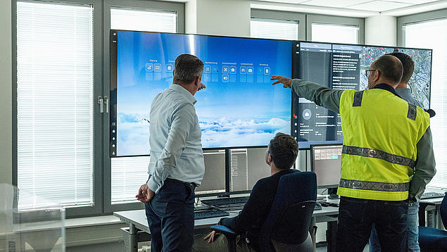 Mobile Robot Management bei der HHLA: Digitale Leitstelle zur sicheren und skalierbaren Steuerung von Drohnenflotten zur Steigerung der Produktivität in der Logistikkette.