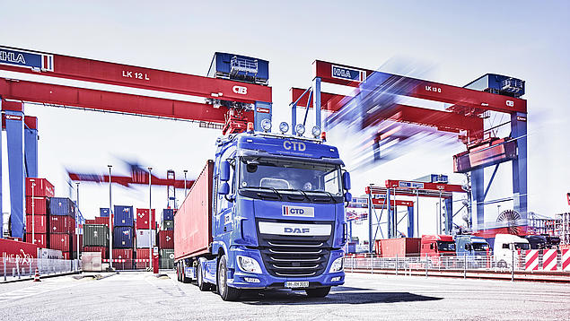 CTD truck being loaded at HHLA Container Terminal Burchardkai in Hamburg – specialist for container trucking and eco-friendly transport solutions.